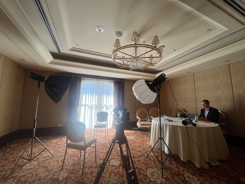 cameraman vietnam interview conference